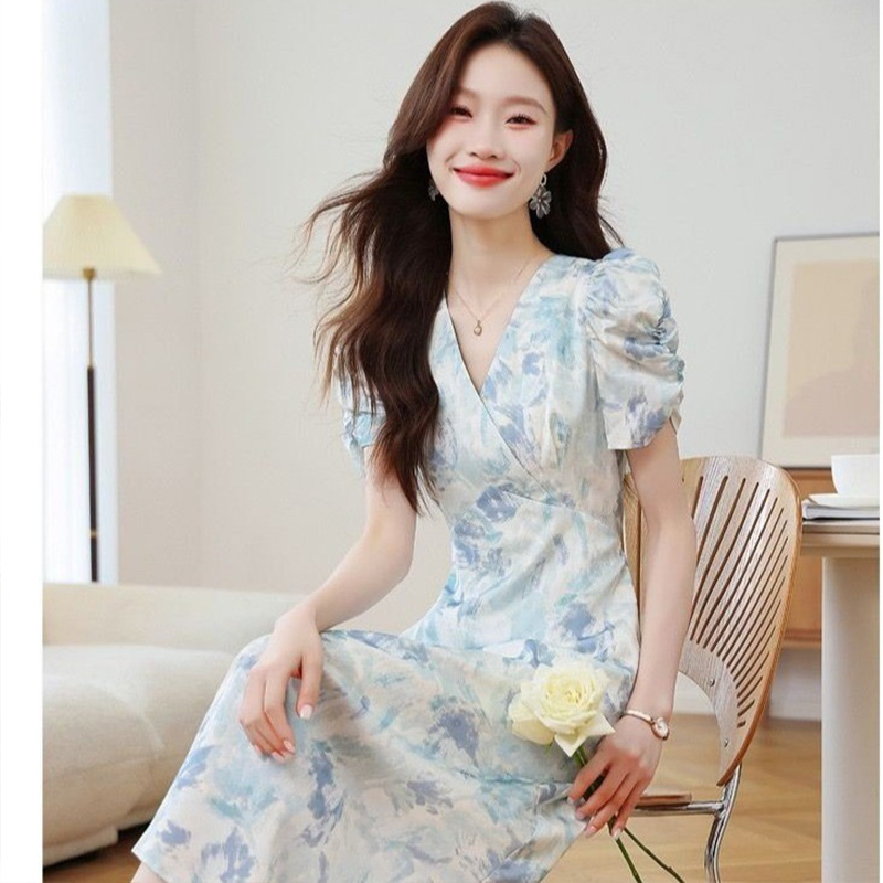 High-End Floral Short-Sleeved Dress for Women 2026 Summer New Style High-Waisted Slimming Look Knee-Length V-Neck Printed Skirt