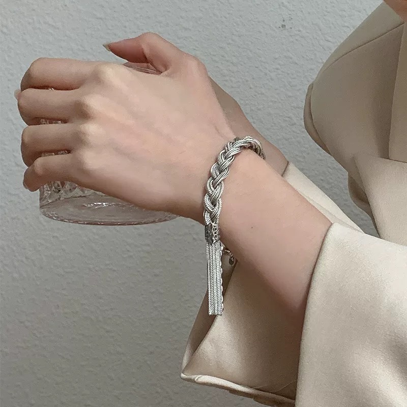 Sweet and Cool Exquisite Braided Bracelet for Women, Retro Heavy-Duty Craftsmanship, Personalized Fashion Versatile Bracelet, Niche Design Hand Accessory