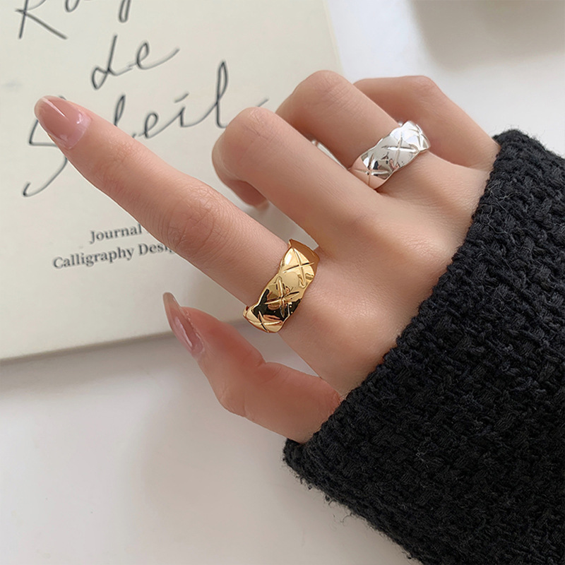 Real Gold Electroplated Retro High-end Sense Check Pattern Open Ring European and American Metal Style Personalized Finger Ring Niche Jewelry for Women