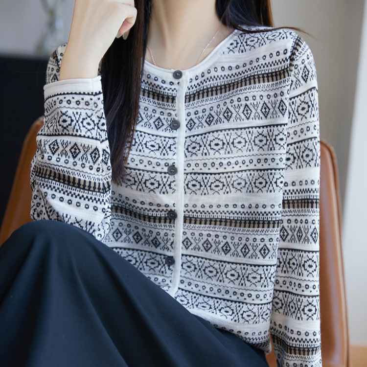 Long-Sleeved Knitted Cardigan for Women Spring and Summer New Retro Jacquard Round Neck Loose Slimming Mulberry Silk Linen Top