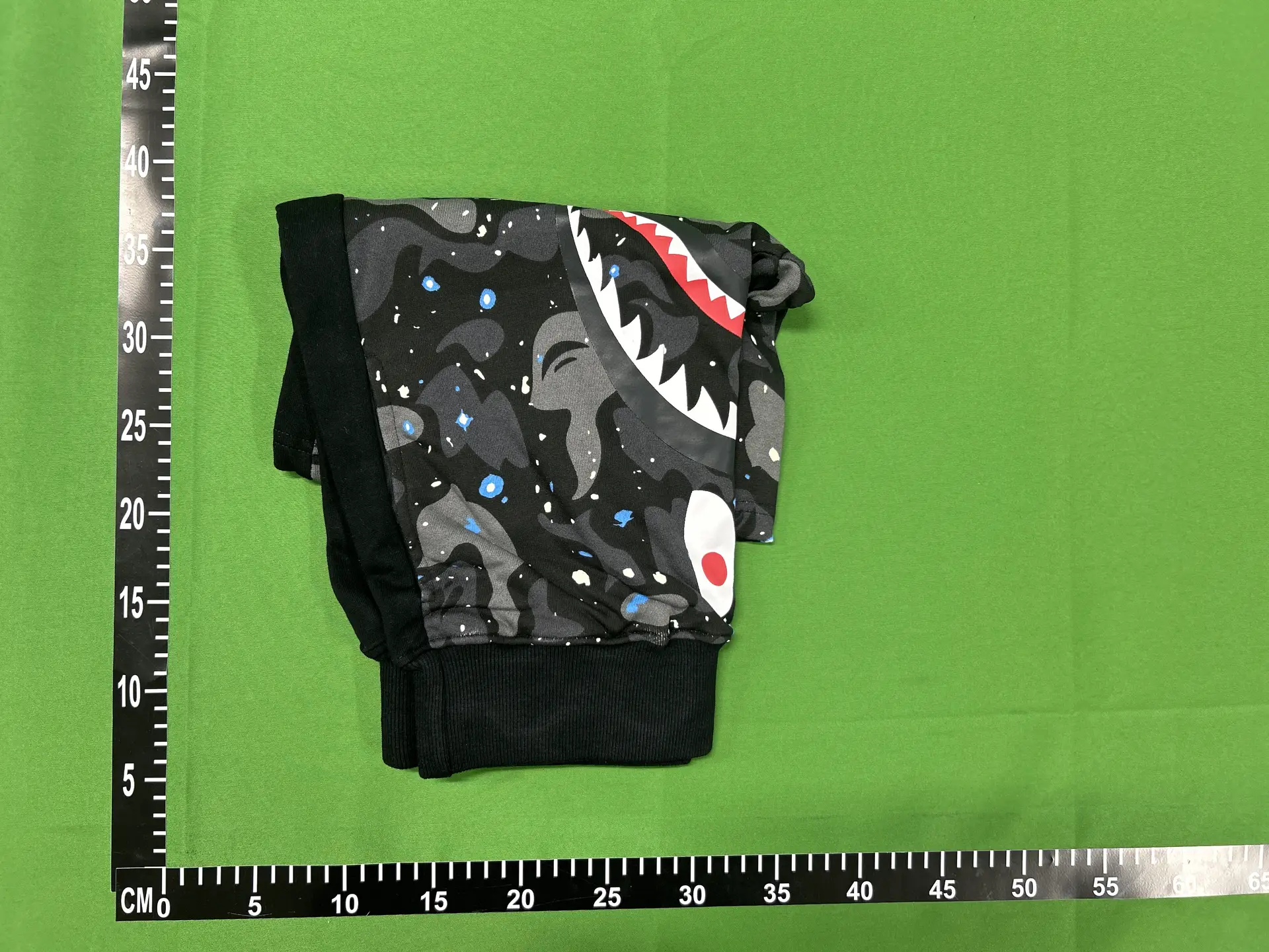 in stock and fast delivery Bape Shark Camouflage Junior Casual Shorts Mid-length Pants Men's All-match Shorts