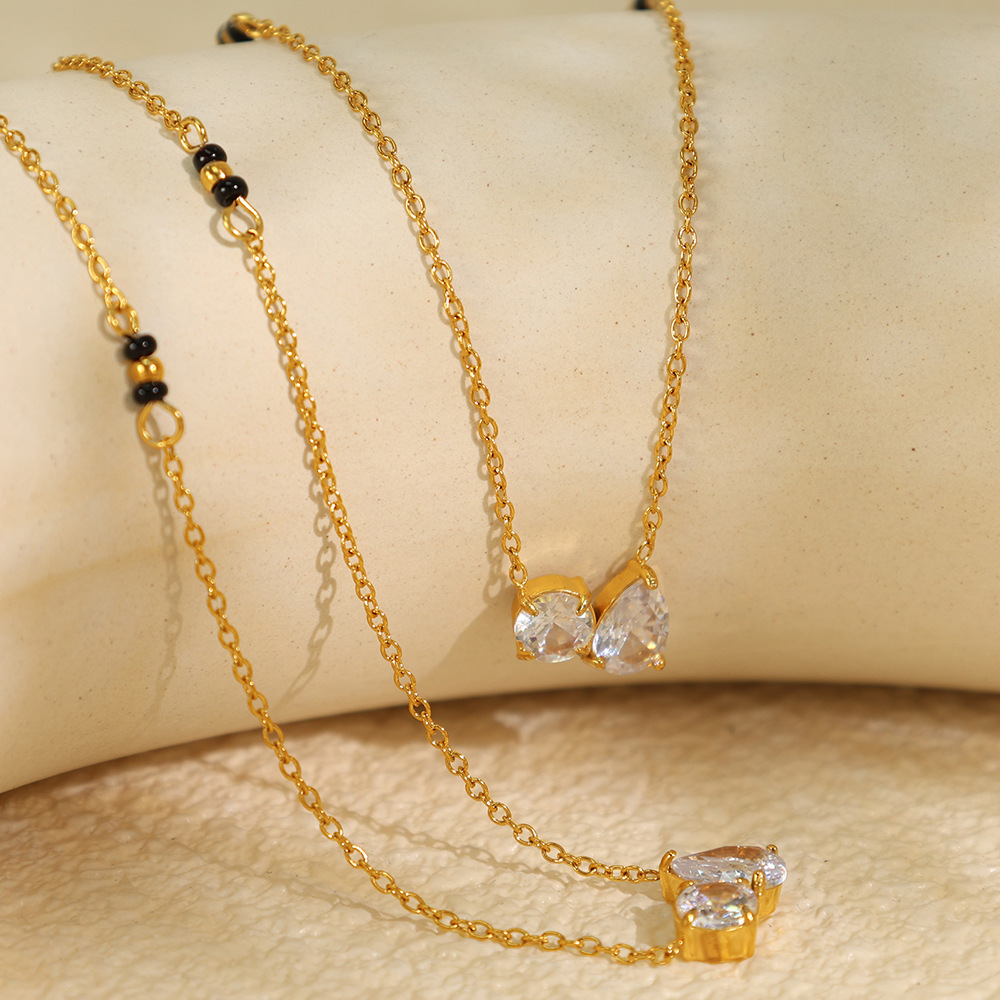 2025 New Year's New Simple Joker Necklace Lengyan Style Double Diamond Pendant Design Niche High-grade Clavicle Chain