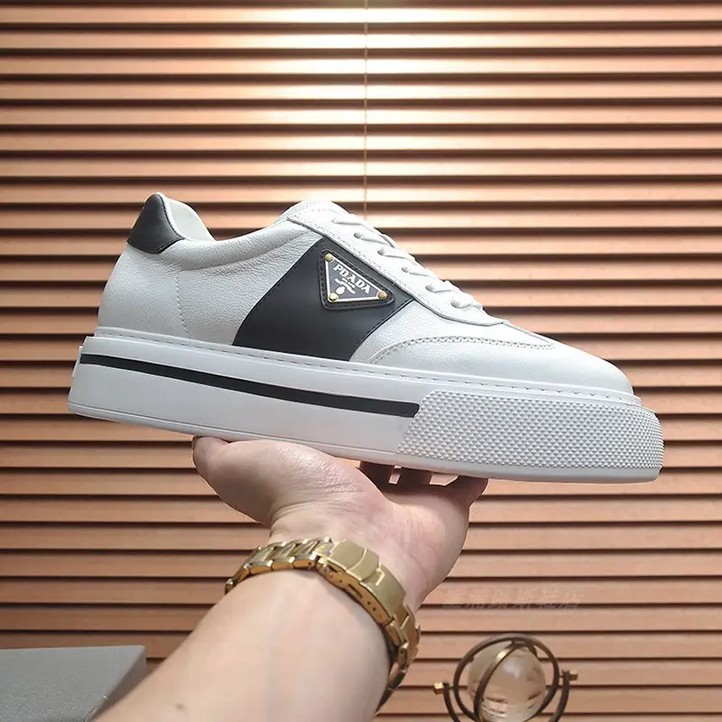 Men's Leather Casual Sneakers Fashion Breathable Thick Sole Casual Shoes Top Layer Cowhide European Sports Casual Men's Shoes