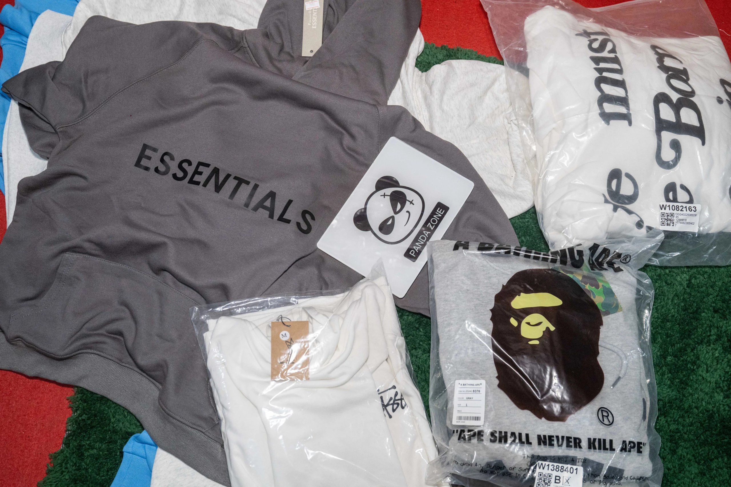 V【Surprise Mystery Box】Hoodie blind boxes, all orders are final, no returns or exchanges.