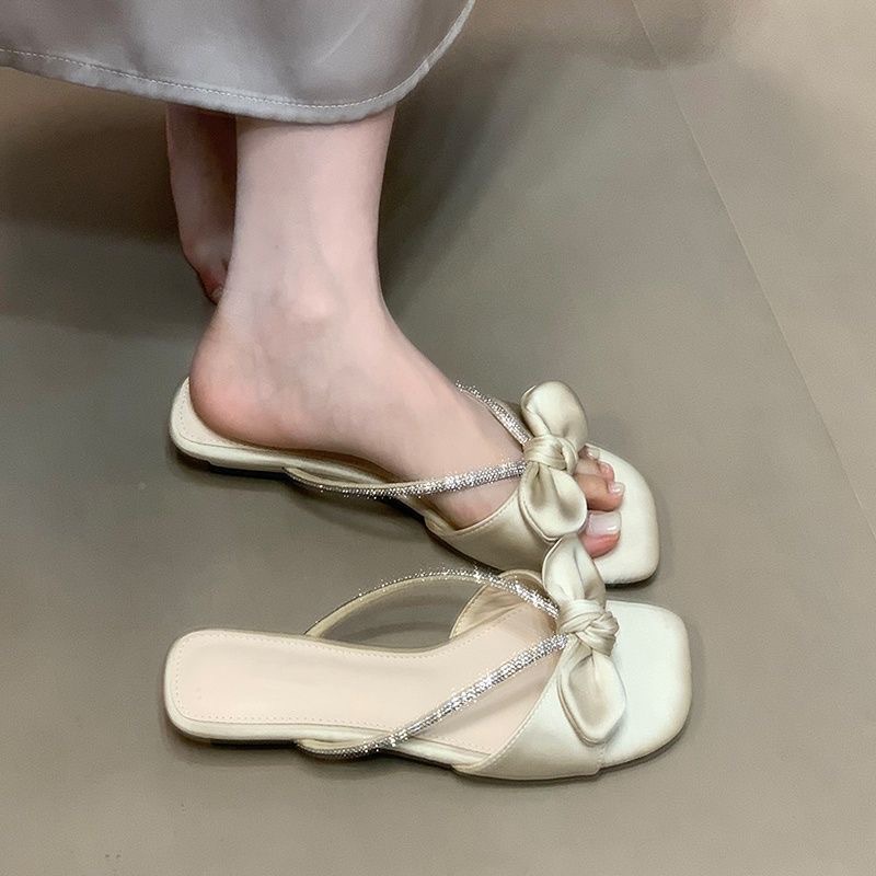 Beautiful French-Style Low-Heeled Sandals for Women, Summer 2026 New Model, Suitable for Wearing with Skirts, Fairy-Style Slip-On Sandals with Bow
