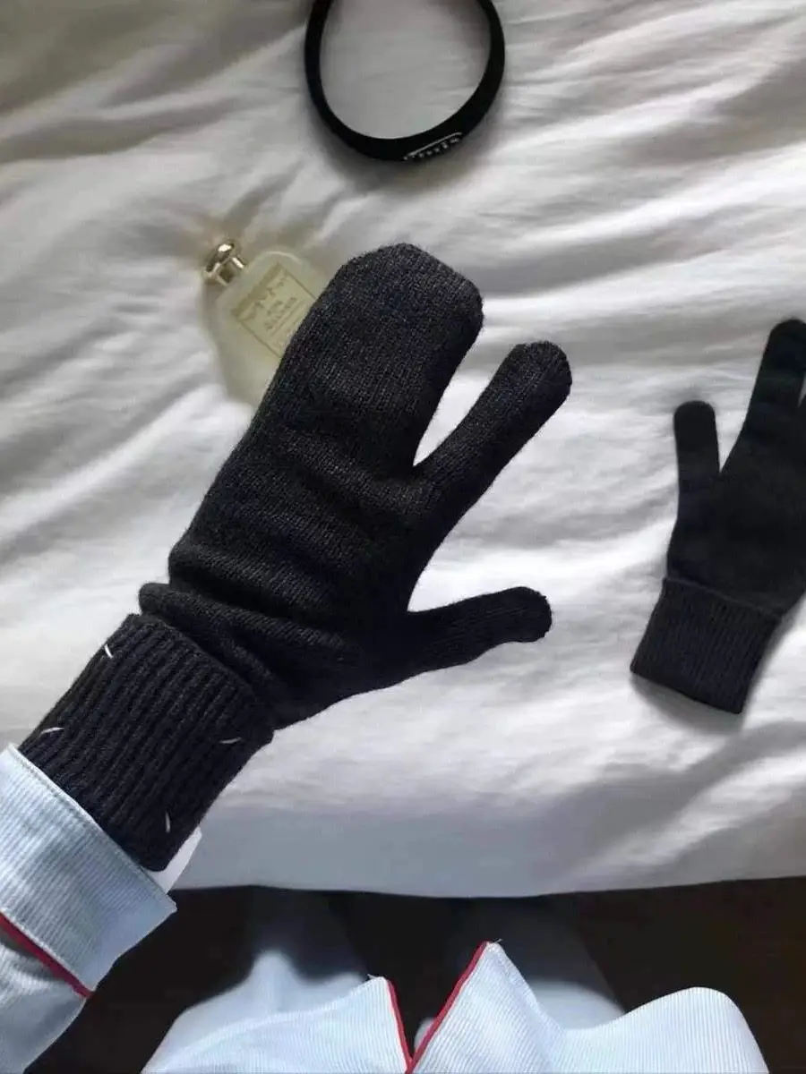 EA independent M style Tabi gloves European and American fashion men's and women's autumn and winter couple fashion cold proof knit gloves