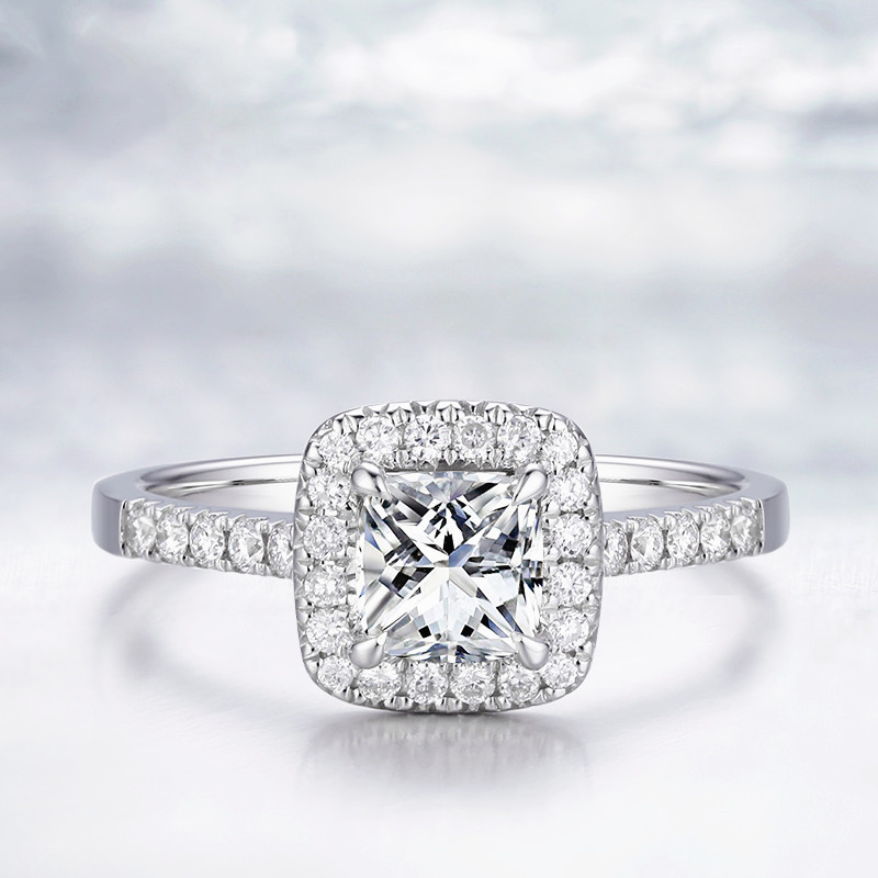 European and American Fashion Platinum-Plated Wedding Ring, Exquisite and Elegant Engagement Simulated Diamond Four-Prong Square Ring Open Jewelry