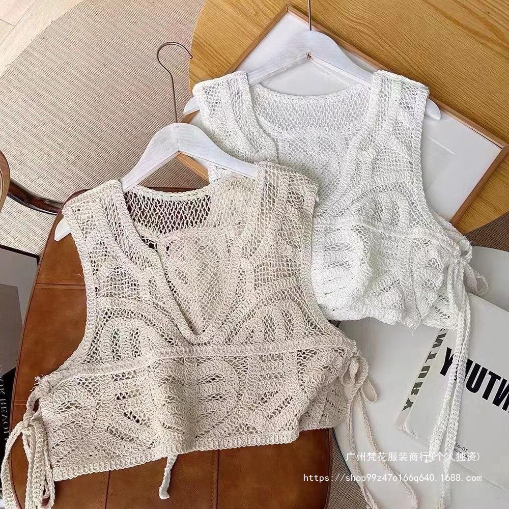 New V Neck Cut Out Braided One-piece Knitted Vest for Women with Niche Design, Simple Layered Top, Trendy