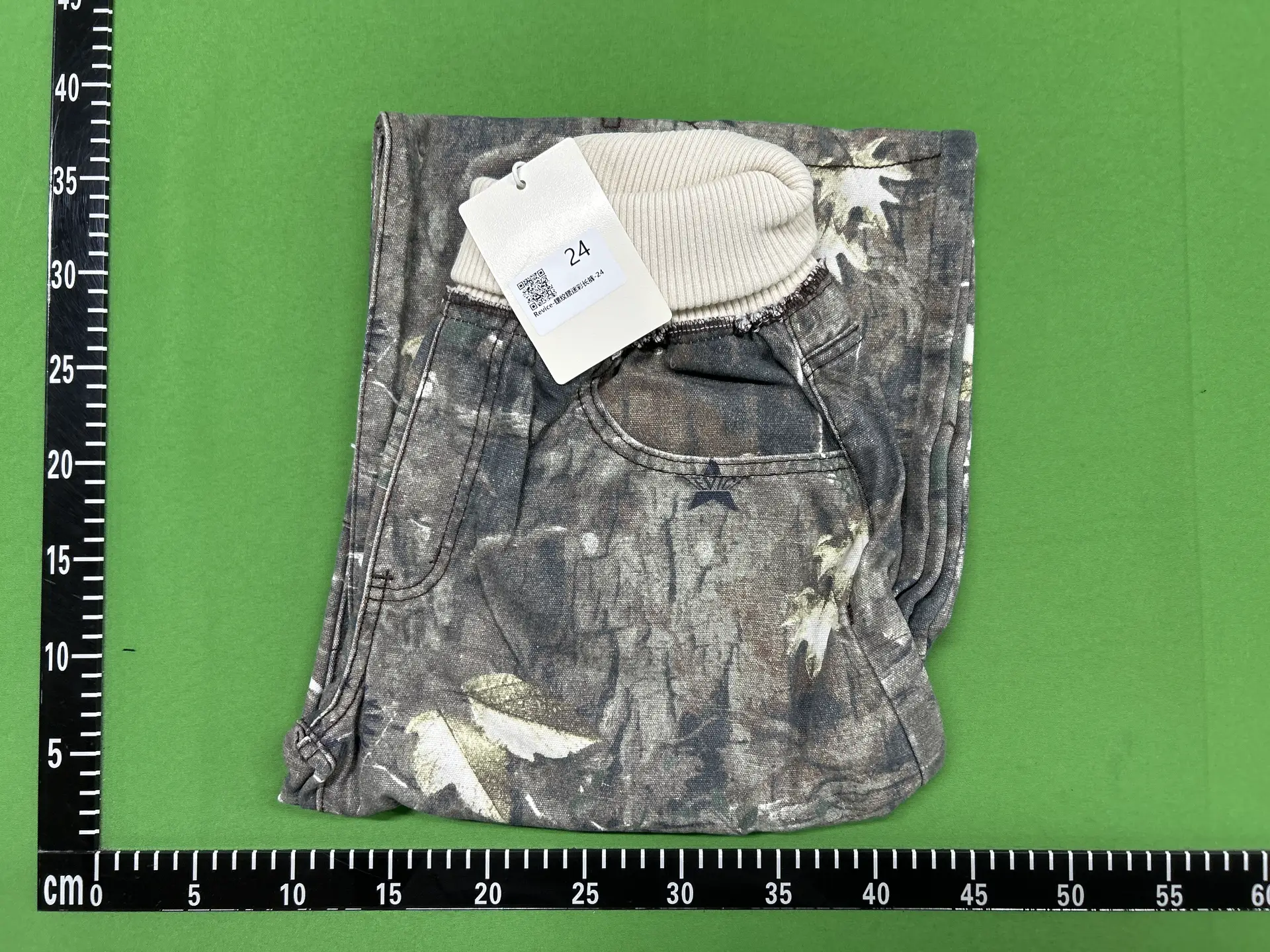 Revice Ribbed Waistband Leaf Camouflage Straight-Leg Jeans with Waist-To-Hip Ratio-Enhancing Design and Embroidered Patchwork Long Pants