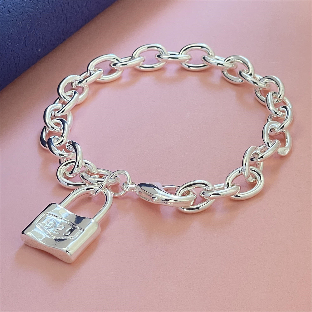 Foreign trade jewelry silver-plated large hanging lock bracelet trembles small red book online red popular bracelet in stock wholesale