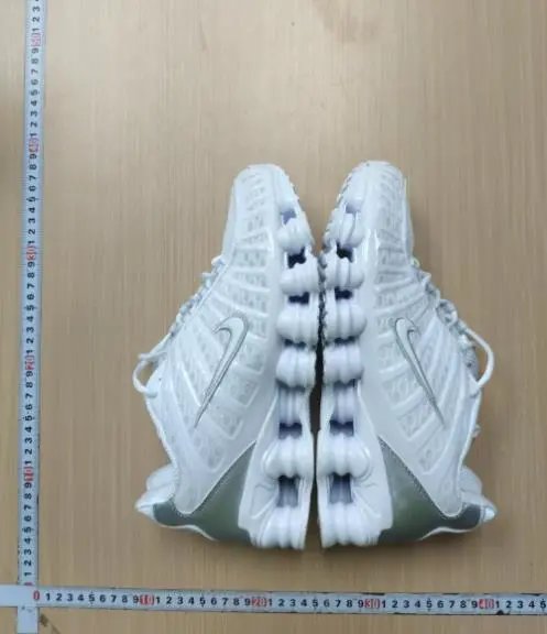 Pillar shoes, cushioning and height-increasing sneakers