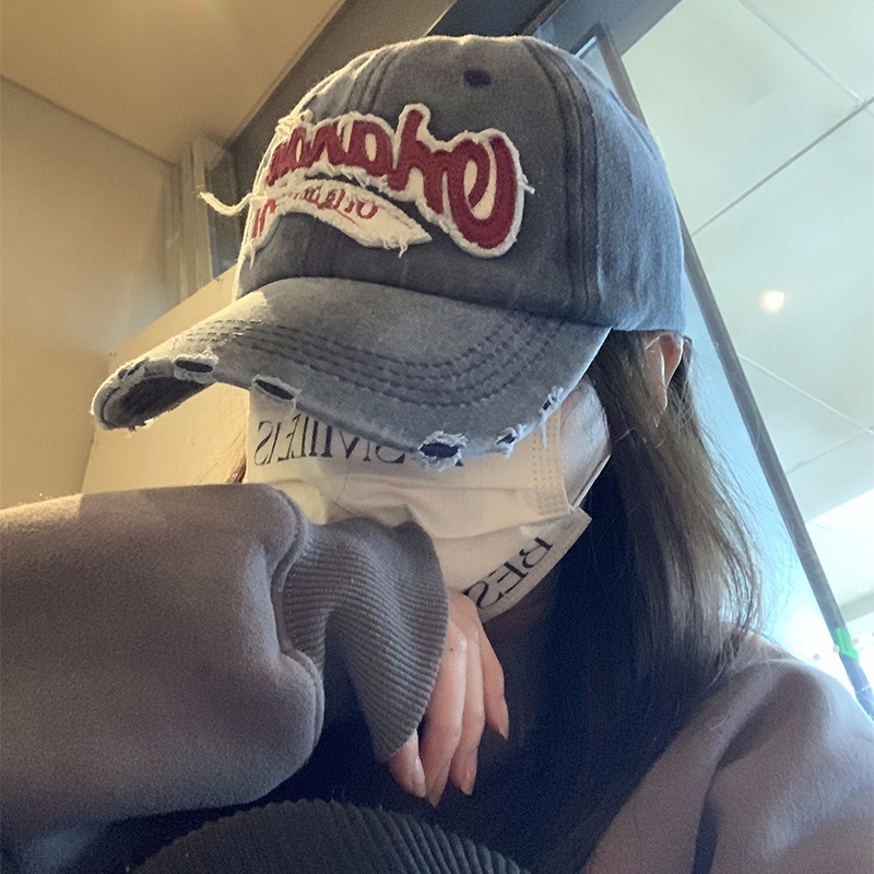 Vintage Distressed English Baseball Cap for Women, Korean Style Versatile Embroidered Couple's Hip-Hop Curved Brim Washed Duckbill Cap for Men Trendy