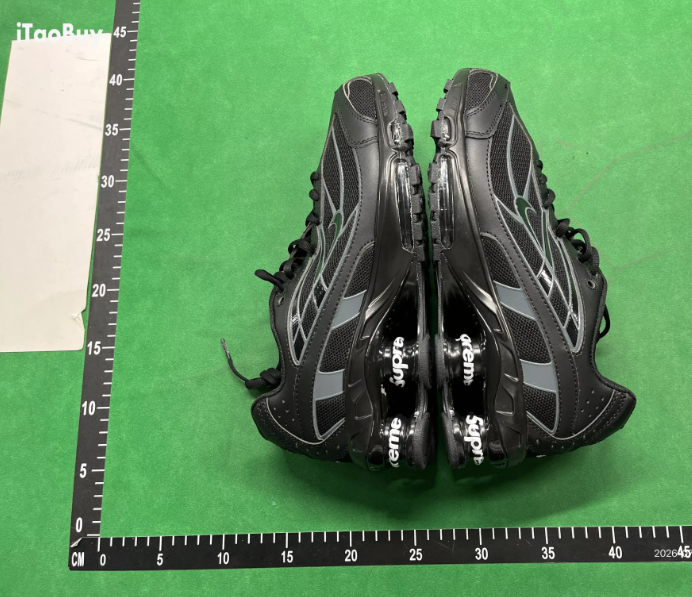 Supreme x Nike Shox