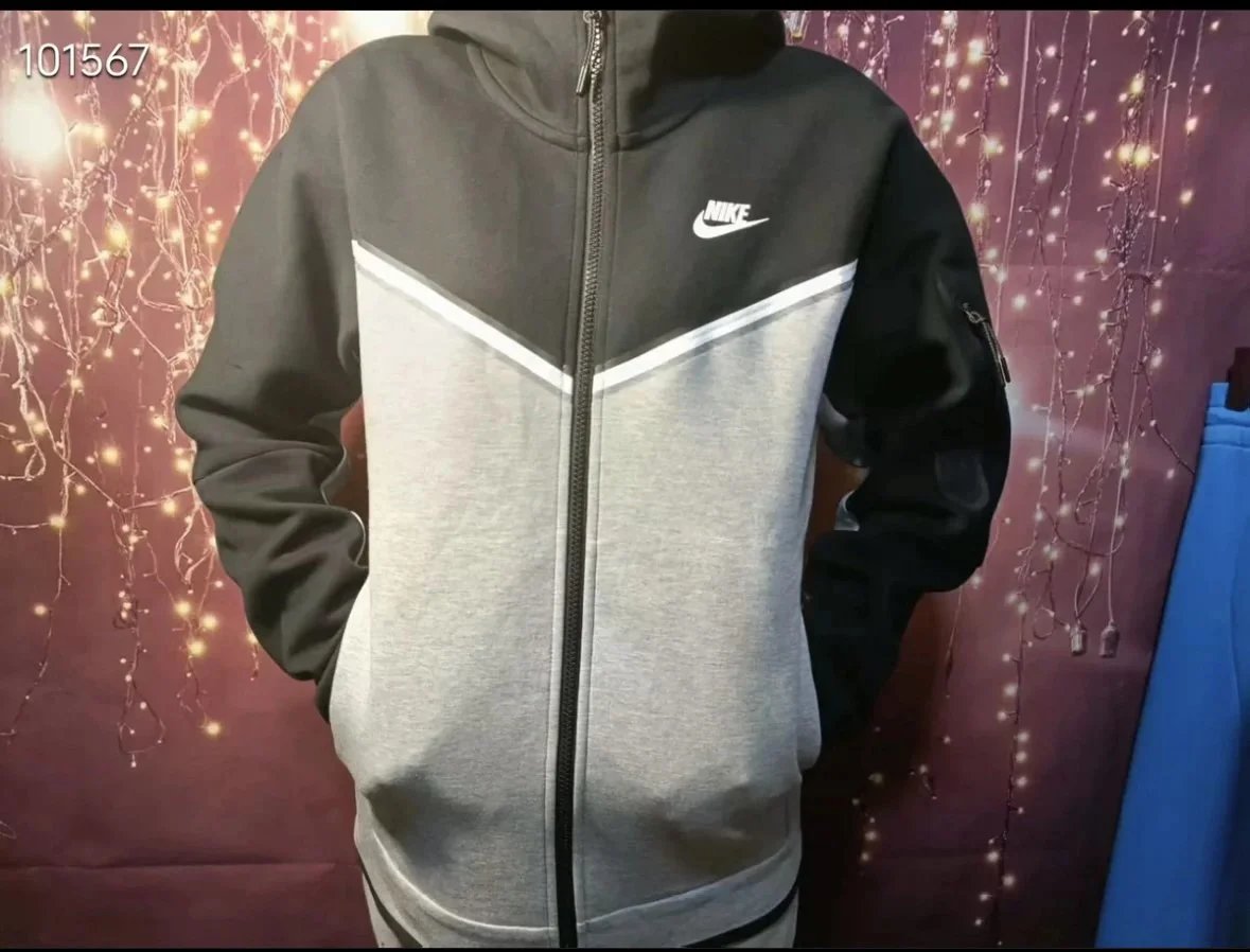 NIKE Zip-Up Hoodie