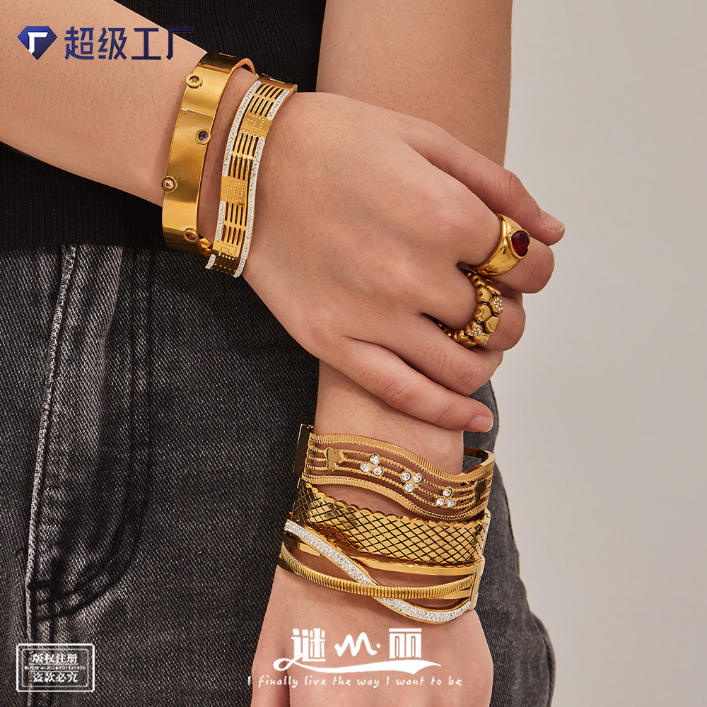 Mystery Cross-Border Stainless Steel Hollow Pattern Buckle Bracelet Simple and Unique Design with Zircon Inlay and 18K Gold Plating