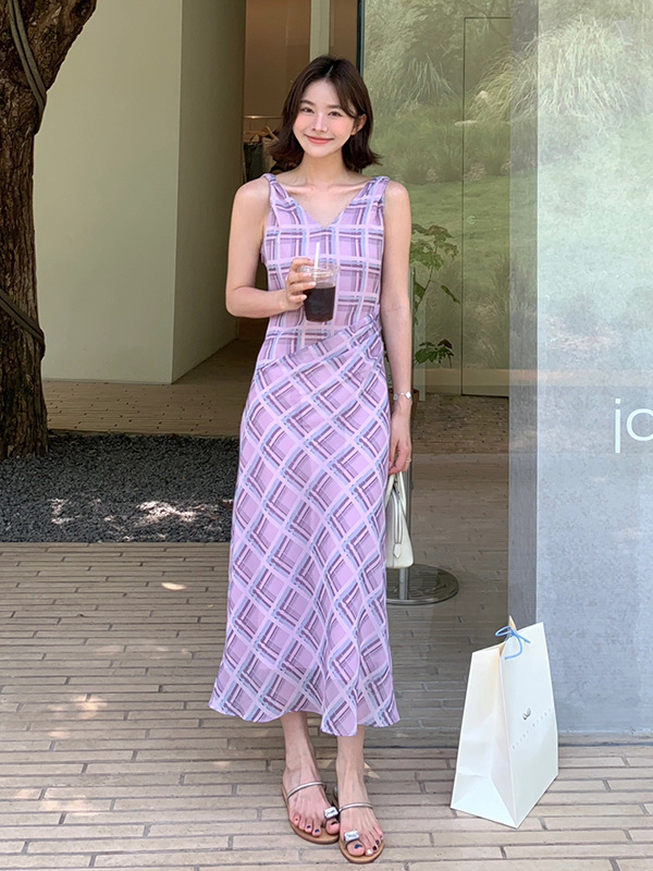2026 Spring and Summer Dress with Waist-Cinching Design, Long Skirt with a High-End Feel, Pink and Purple Plaid V-Neck, Twisted Shoulder Straps, Women's Dress