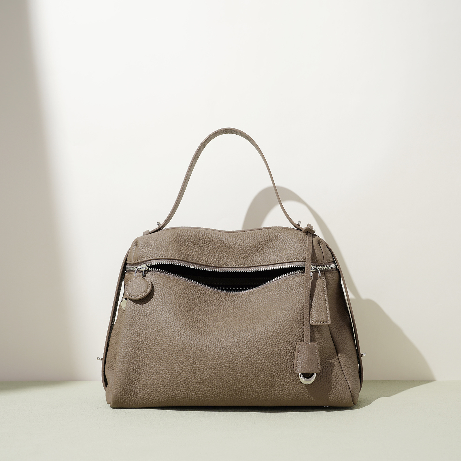 Soft Leather Texture Bag for Women 2026 Early Spring Versatile Mom Bag Solid Color Large Capacity Shoulder Crossbody Handbag Elements