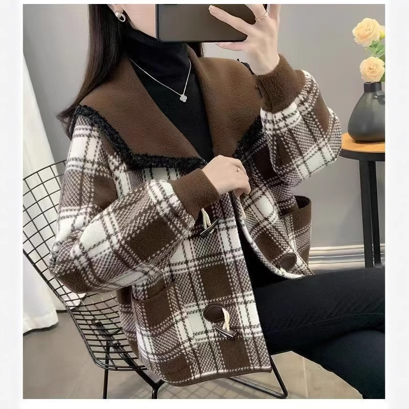 Composite Dragon and Phoenix Large Size Autumn and Winter Outwear, Small Fragrant Plaid Cardigan with Horn Button Pearl Velvet Top