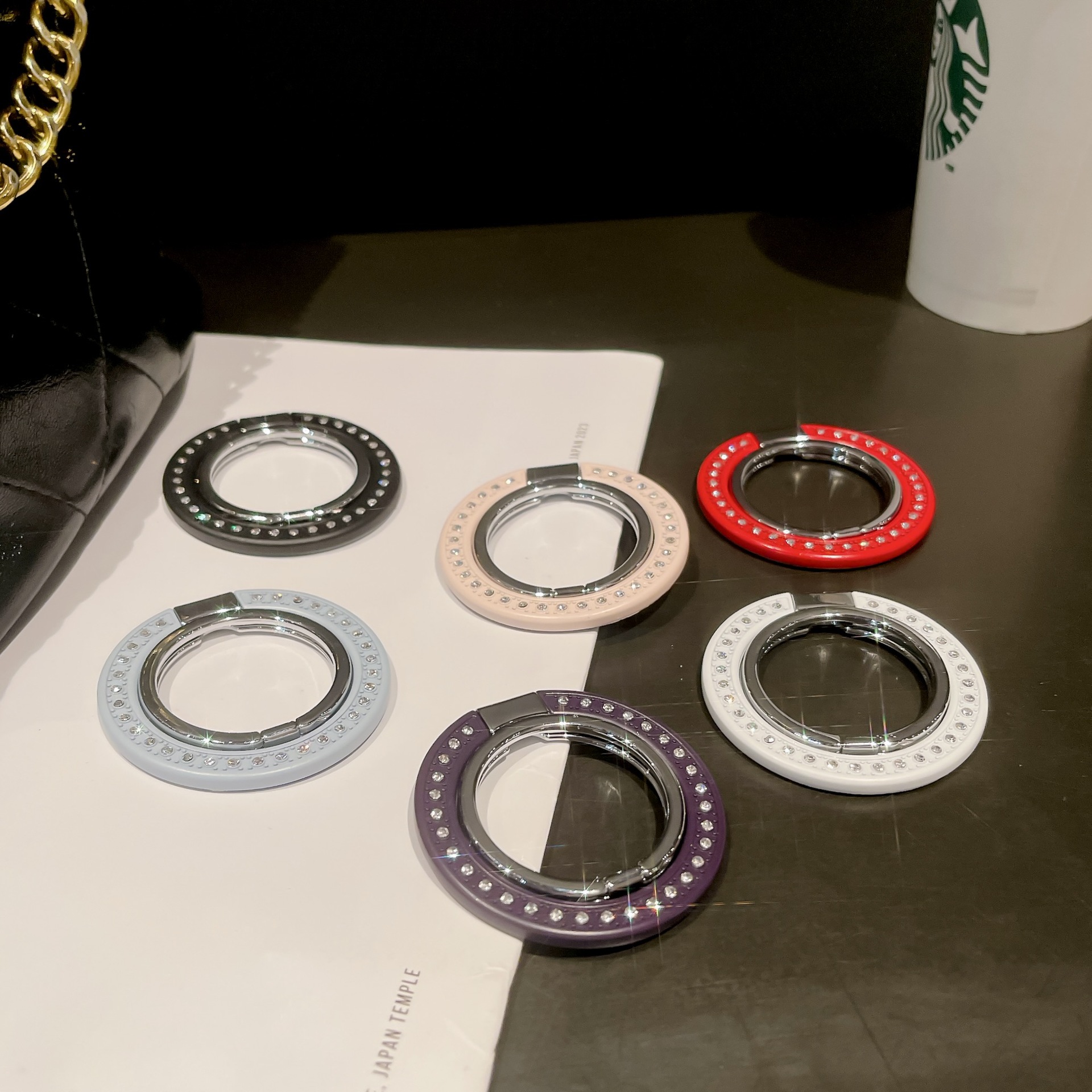 New Creative Flash Diamond Magnetic Ring Stand Lazy Stand Strong Magnetic Folding Ring Buckle Alloy Phone Stand