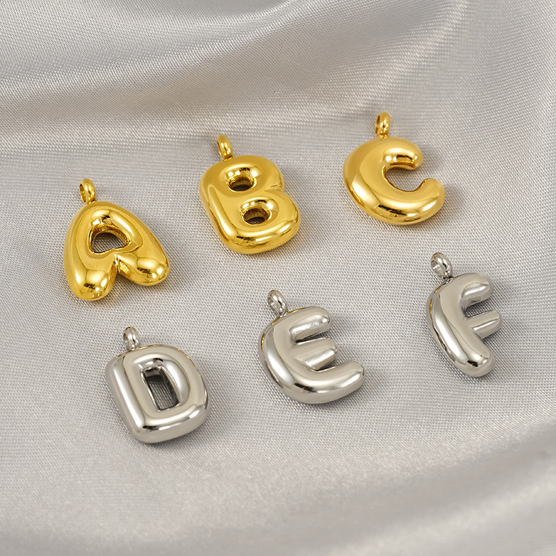 New stainless steel European and American fashion bubble letter pendant foreign trade cross-border titanium steel 26 letter necklace jewelry accessories