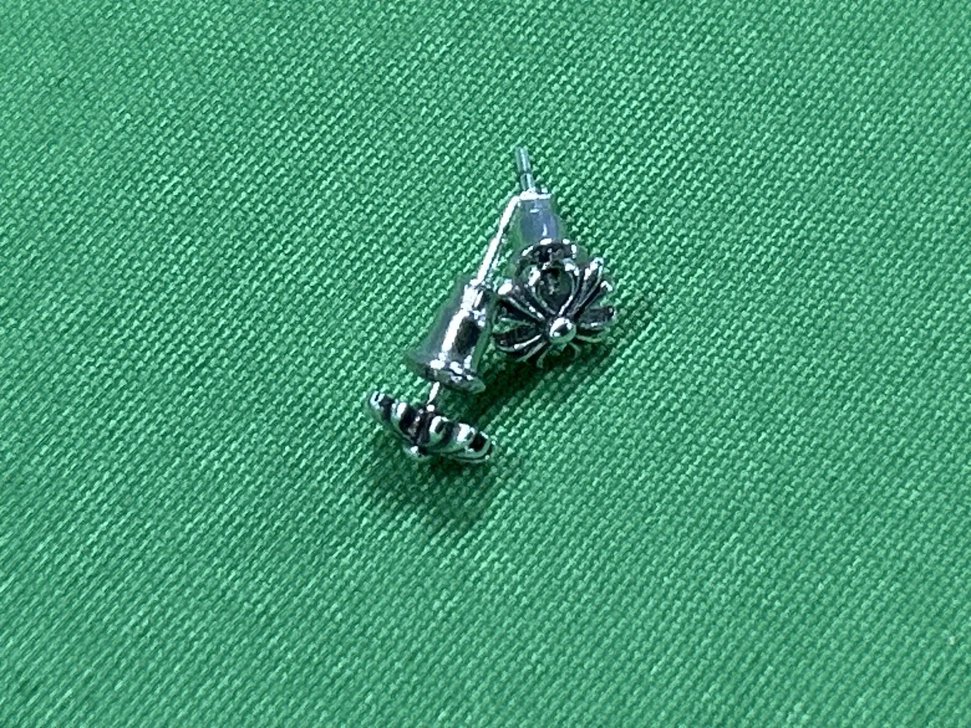 Chrome Hearts Cemetery Cross Earring Silver