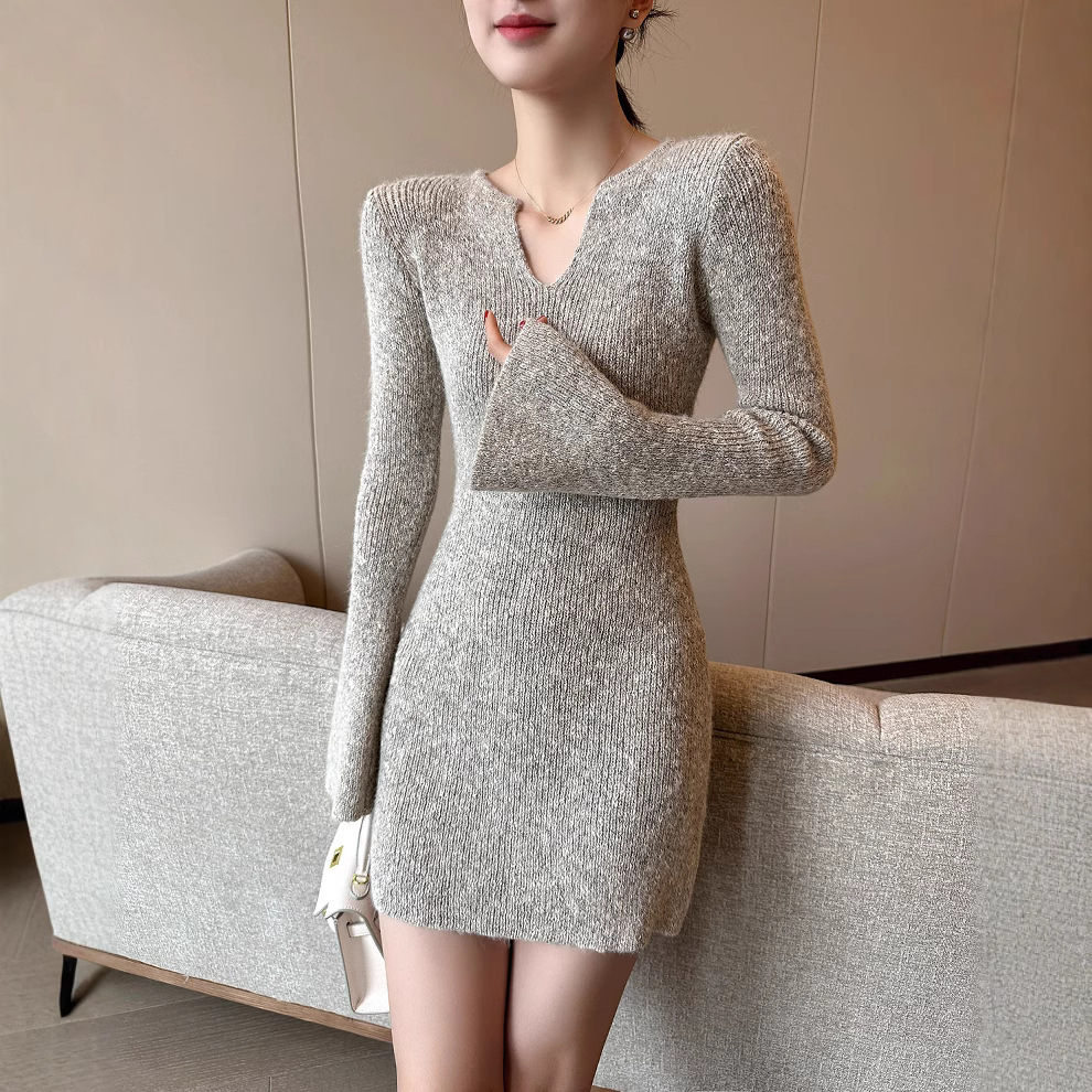2024 New Elegant V-neck Long-sleeved Sweater dress Slim-fit Waisted Gold Silk Moped Knitted Hip Skirt for Women
