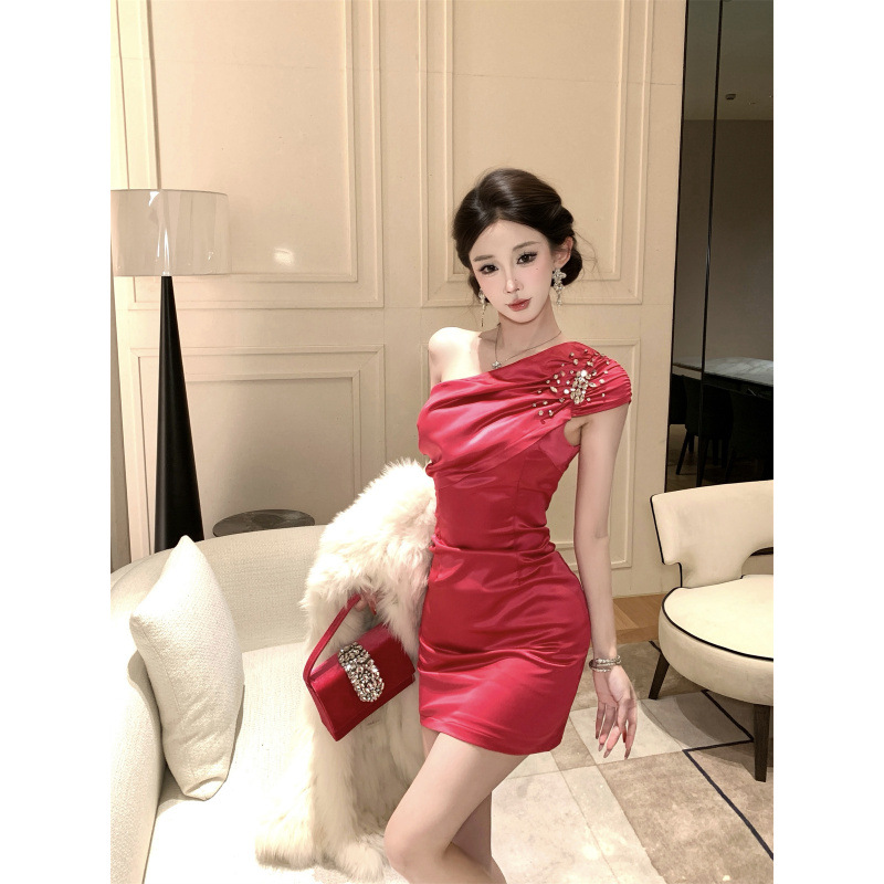 Cross-Border Sexy One-Shoulder Rhinestone-Embellished Party Dress 2026 Spring New Style Elegant Fashion Pleated Waist-Cinching Short Dress for Women