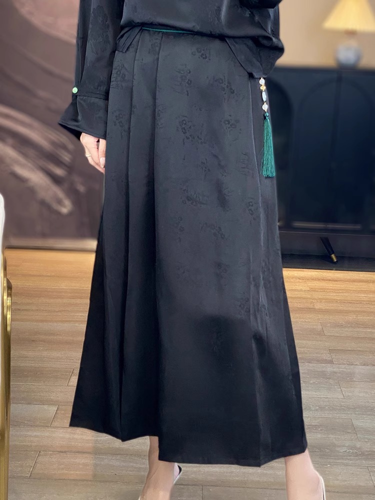 New Chinese Style National Style Jacquard Horse Skirt Skirt Women's 2024 New High Waist Retro Tassel Pendant A- line Umbrella Skirt
