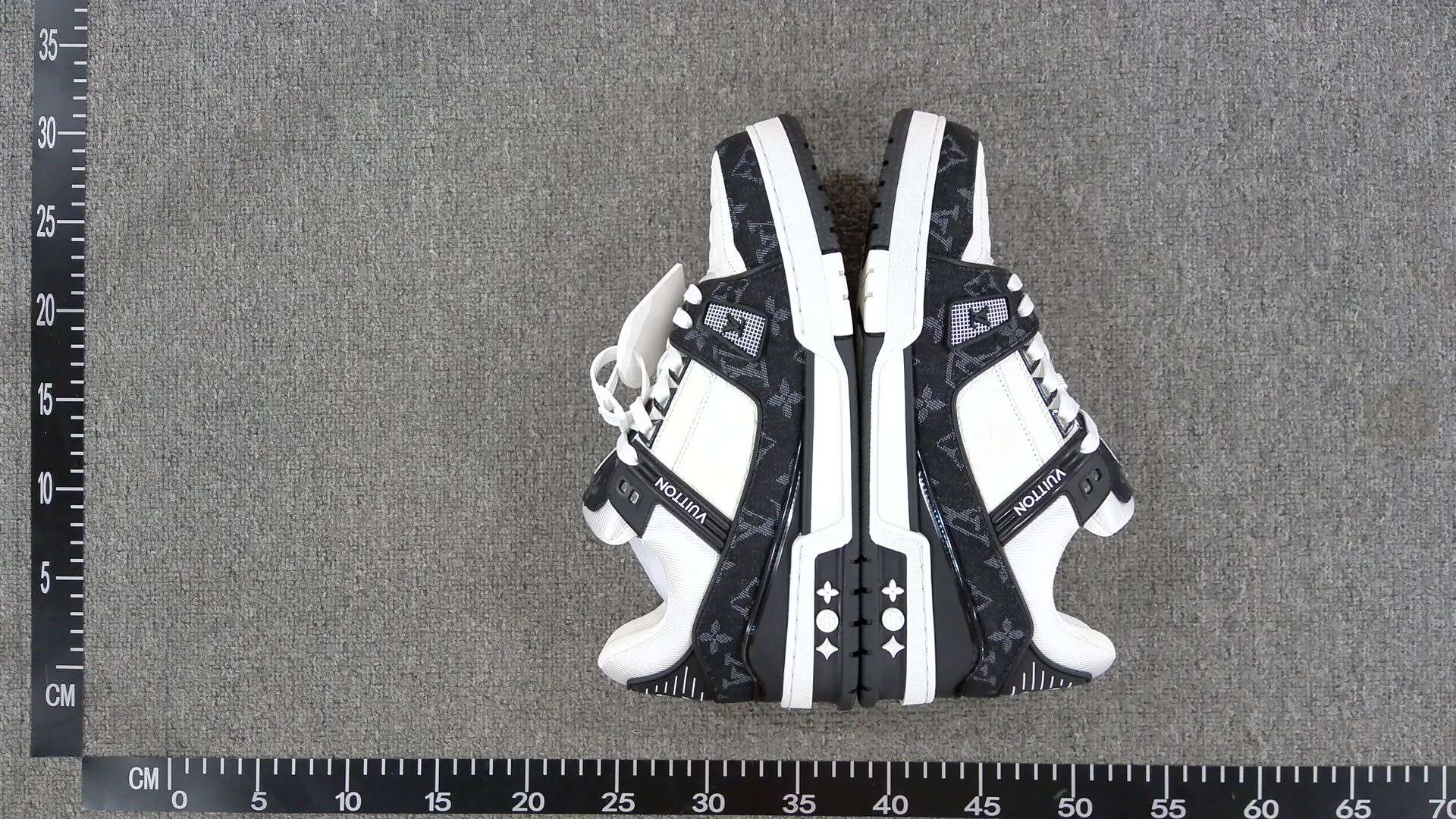 Louis Vuitton Sneakers QC