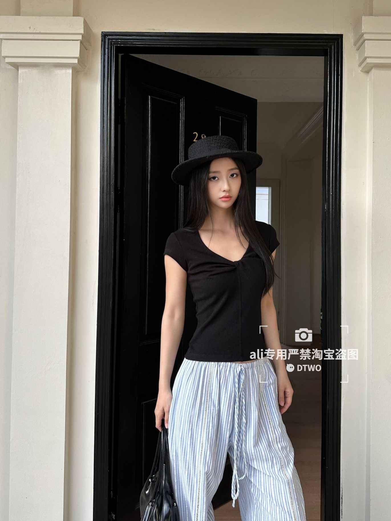 Dtwo Spring/Summer New Original Design Thirteen Lines Women's Wholesale Pure Desire Design Twist V-Neck Short Sleeve T-Shirt