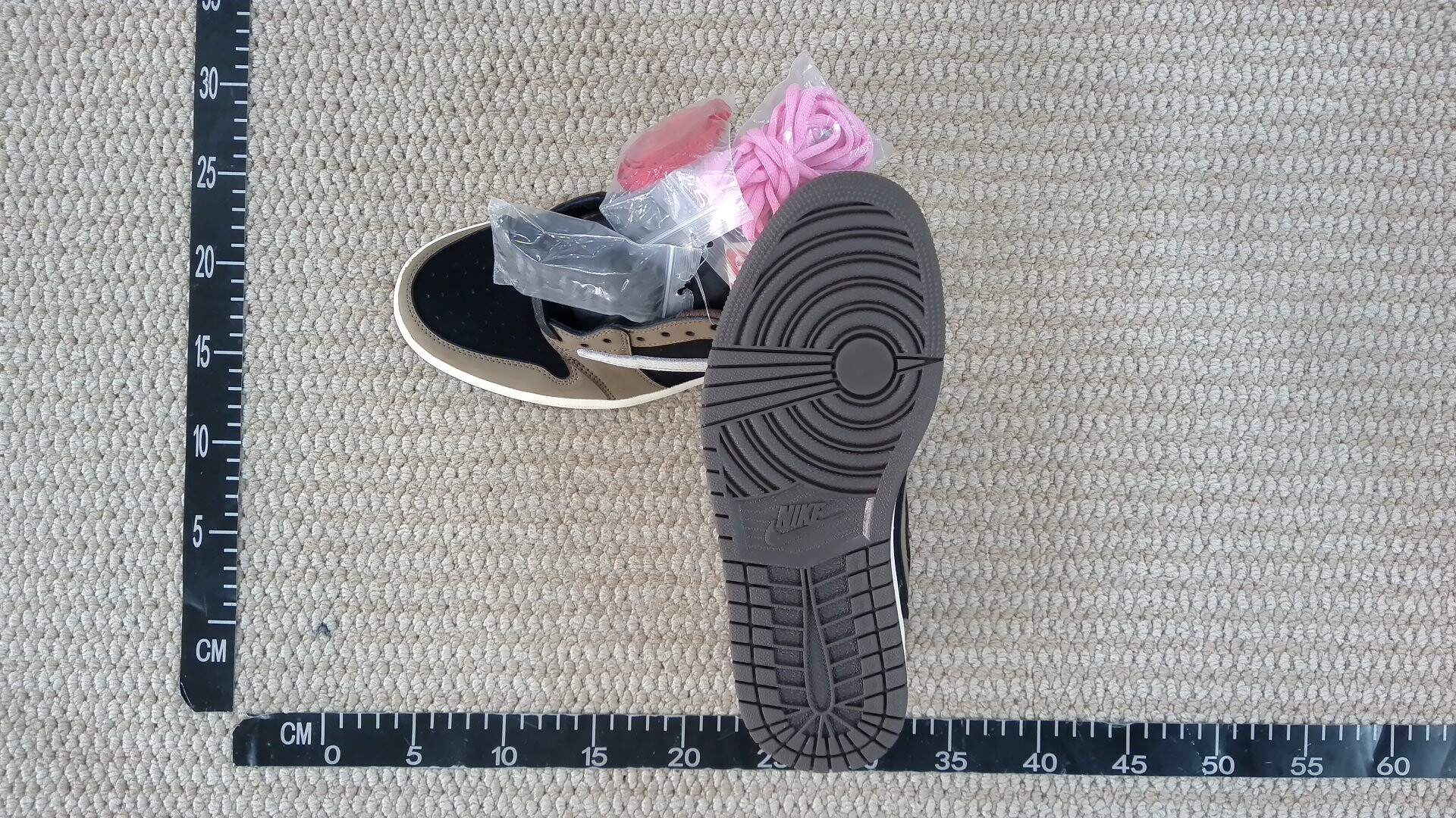 Nike Air Jordan 1 Low Travis Scott Black Olive — fotografie QC 3