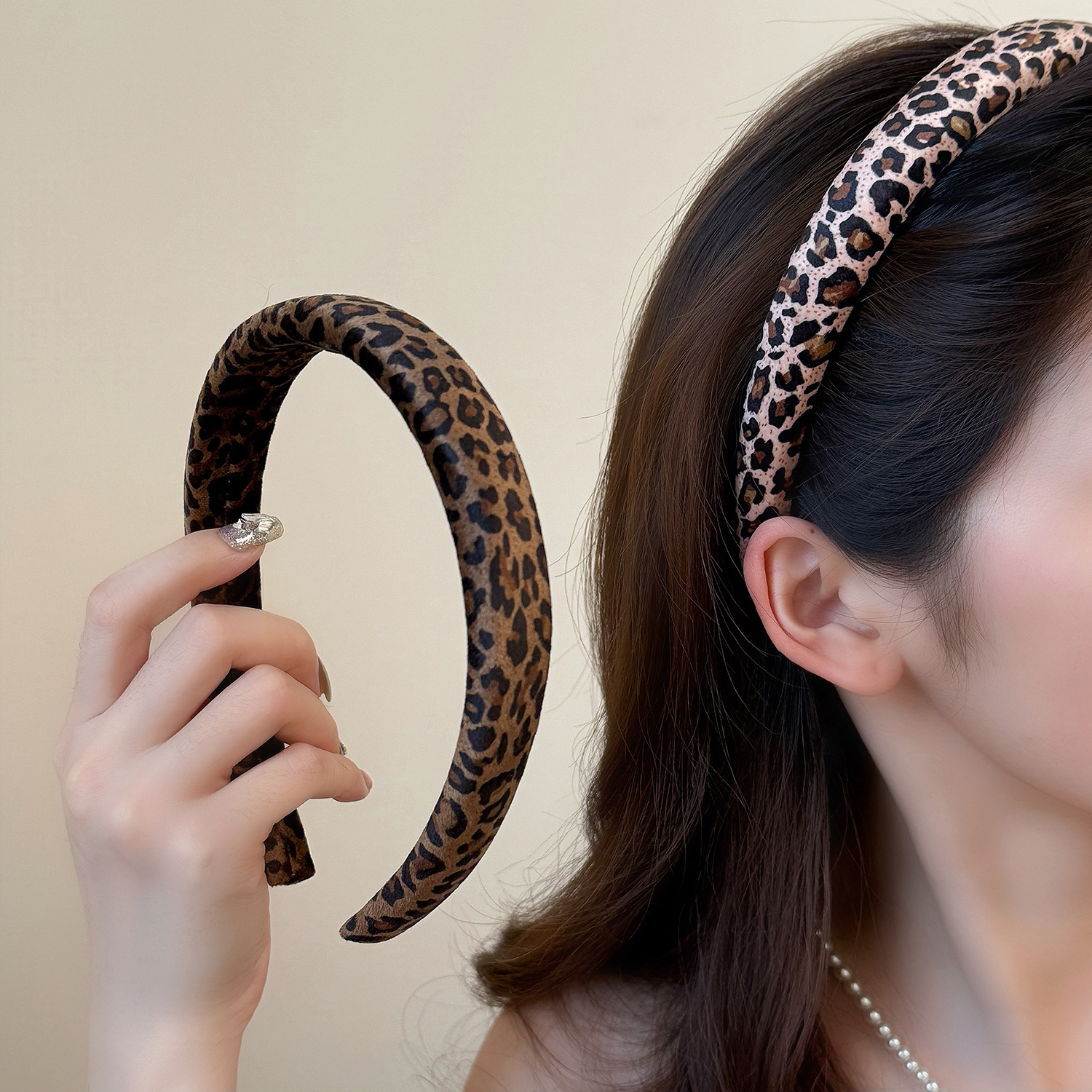 Early Autumn New Leopard Print Velvet Sponge Headband, Fashionable and Versatile Face-Washing Headband, Hong Kong Style High-End Hair Clip for Women