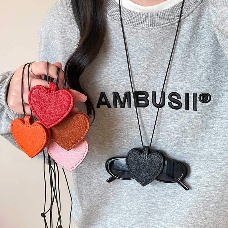 Dopamine Colorful Leather Heart Pendant Necklace Simple High-End Clavicle Chain Fashion Design Niche Accessory