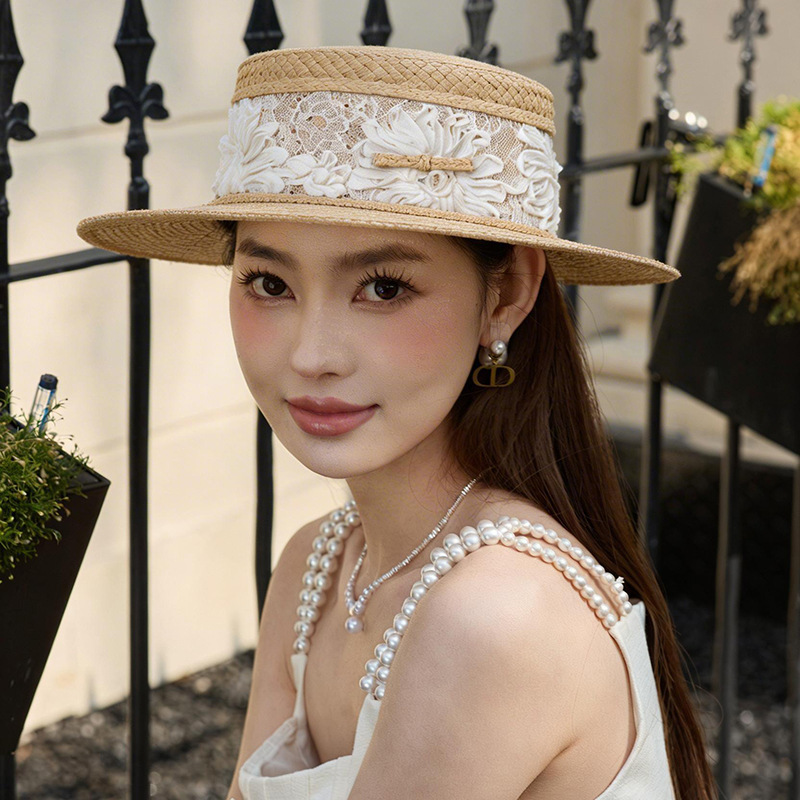 2026 New Style French-Style Raffia Flat-Top Stylish Hat for Women, Versatile Straw Hat for Summer Sun Protection and Beach Wear