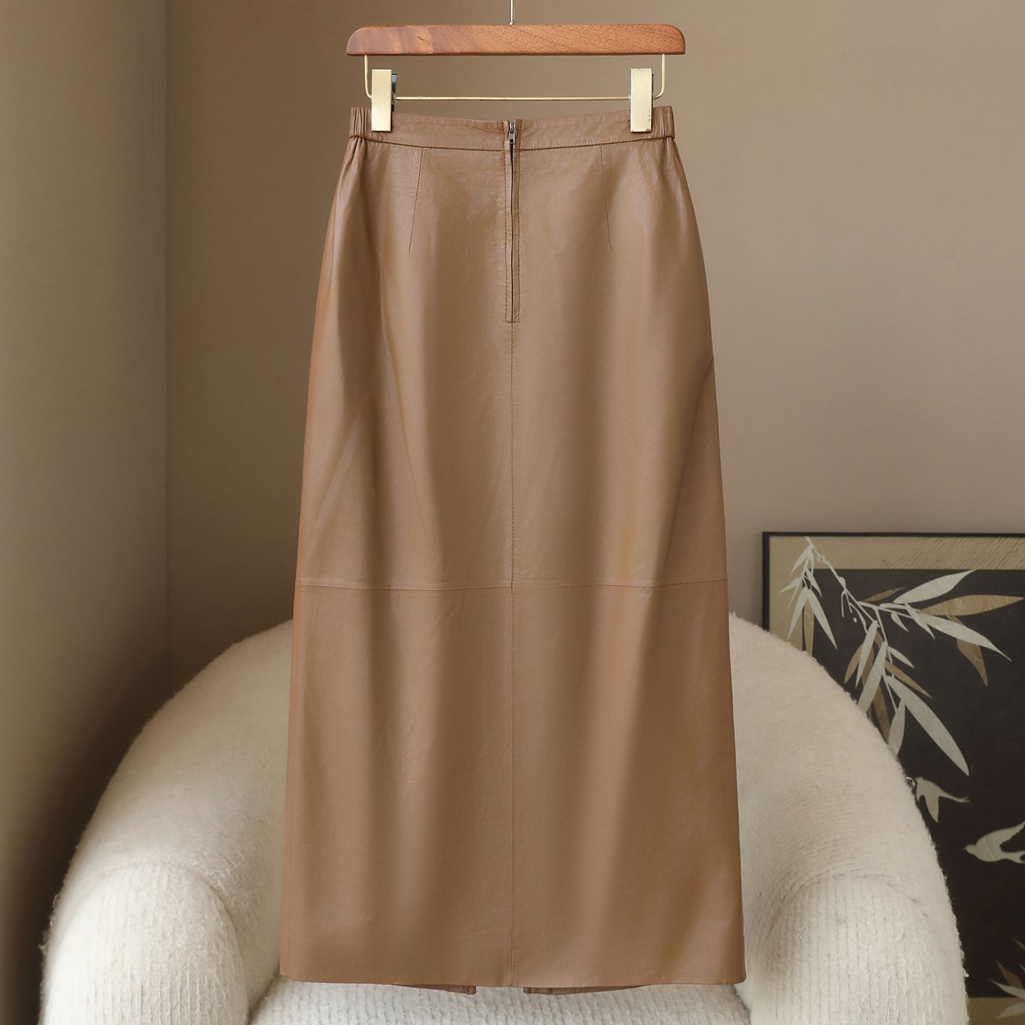 Minimalist Spring Fashion: Simple and Luxurious Solid Color Slit Straight Leather Skirt 2026, Versatile and Slimming Women's Skirt