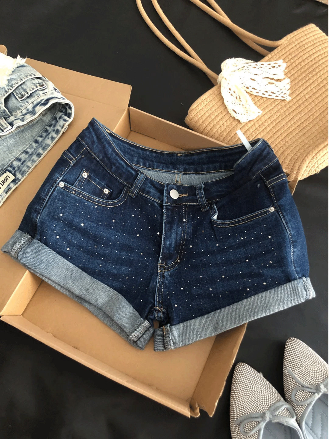 American-Style Spicy Girl Trendy Rhinestone Denim Shorts for Women, Spring and Summer Design, Slim Fit, Low Waist, Flattering, Hip-Hugging Hot Pants