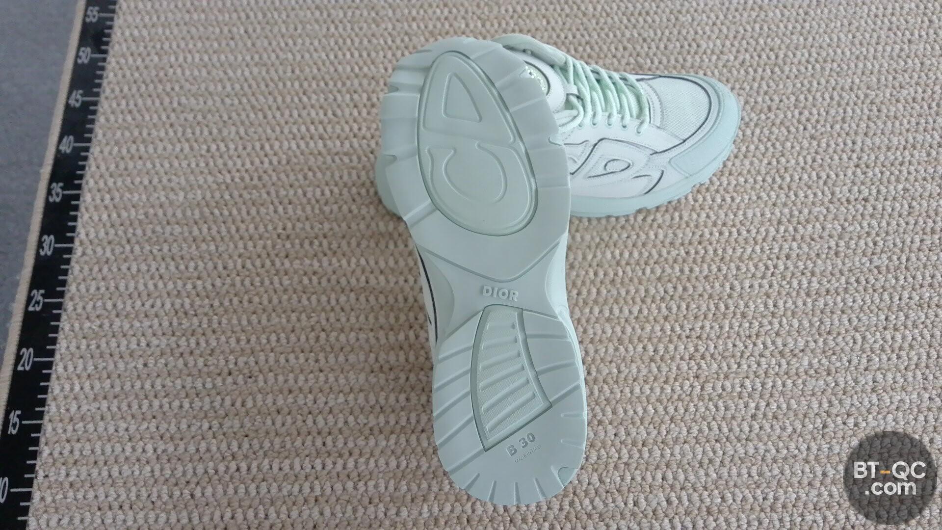 Burberry Sneakers — QC-foto 3