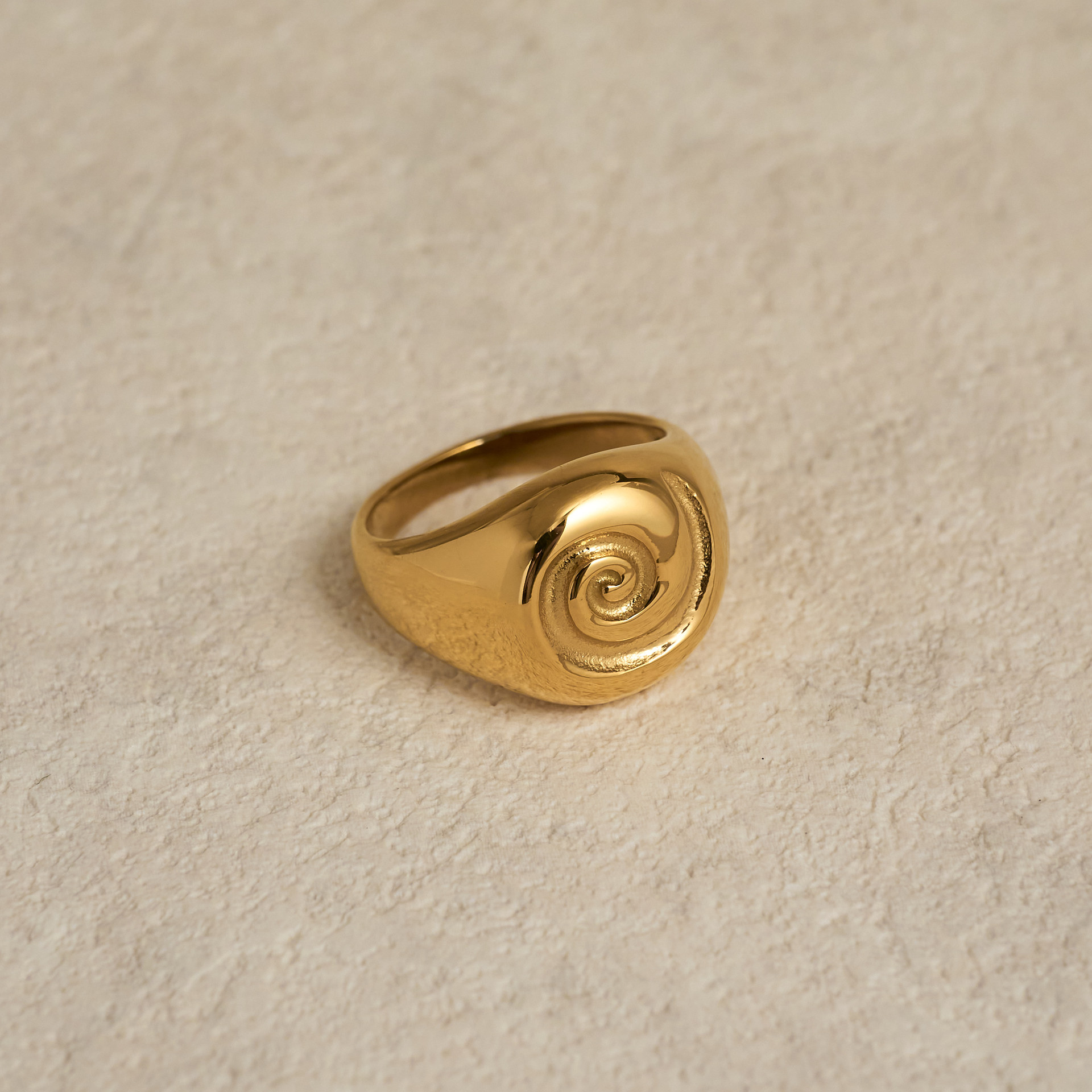 Dazan Plain Circle Ring European and American Cross-Border 18K Real Gold Electroplated Titanium Steel Ins Intellectual Commuter Swirl Circle Ring