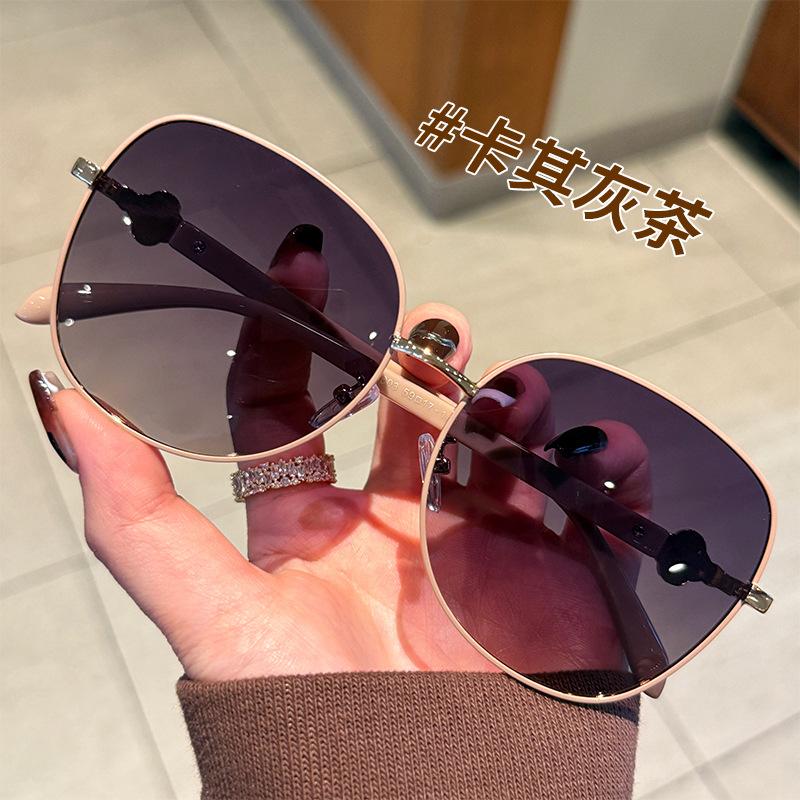 Korean-Style Milk Coffee Color Large-Frame Sunglasses for Women with Big Faces, Slimming Effect, High-End Feel, Uv Protection, Sun Protection, Polarized Sunglasses 8303