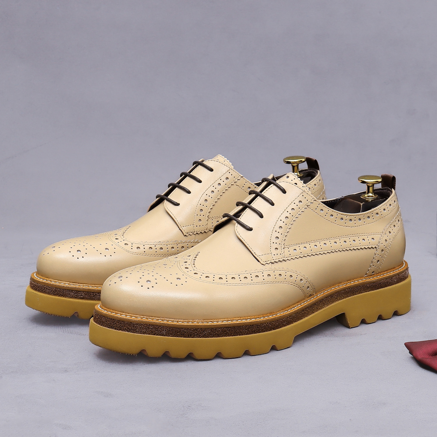 [Pre-Sale, Not in Stock] New Style Men's Leather Shoes, Genuine Cowhide, Business Formal Brogue Carved Pattern Thick-Soled Men's Leather Shoes