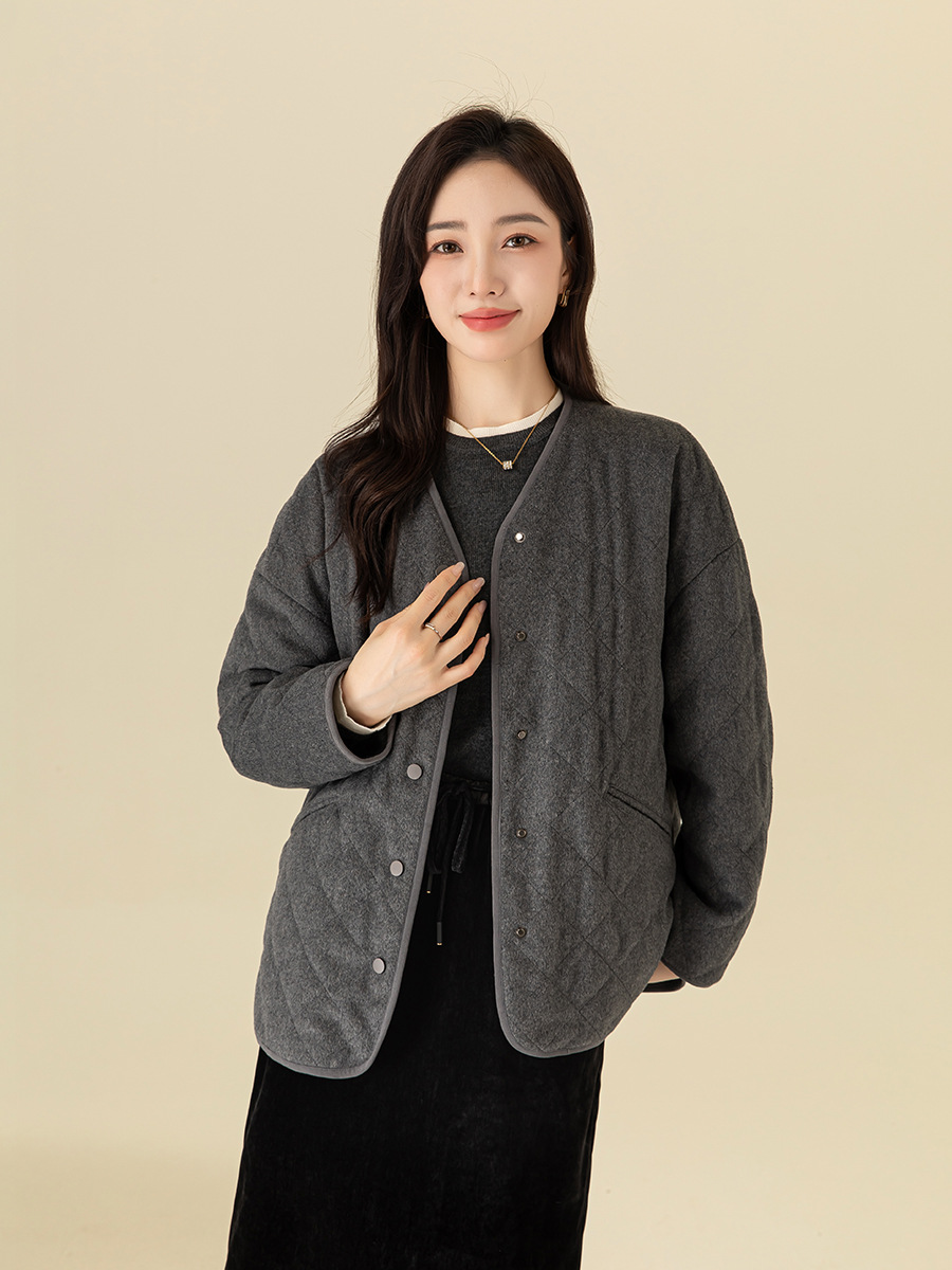 Xinge 2025 Winter New Quilted Double Pocket 90 White Duck down Lightweight Warm V-Neck Cardigan down Jacket for Women