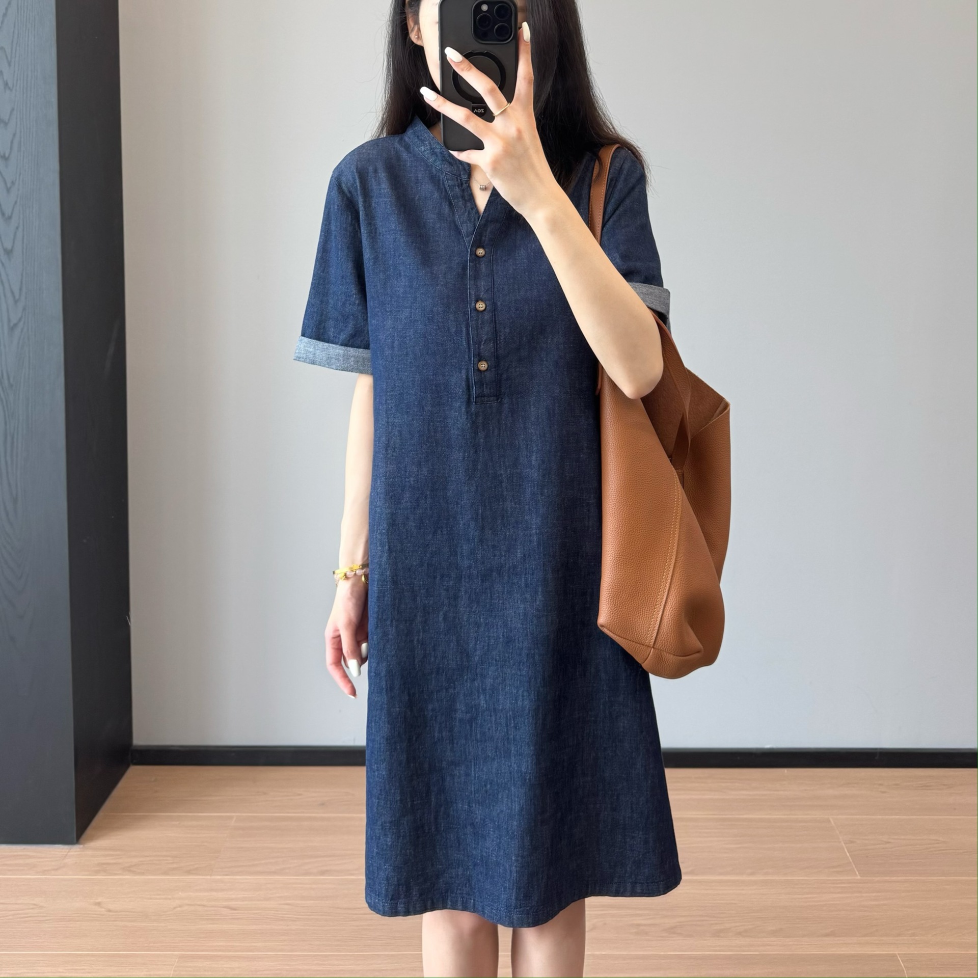 Retro Tannin ~ Simple and Slimming Lazy Loose Version Short-sleeved Straight V-neck Denim dress Women's Summer New