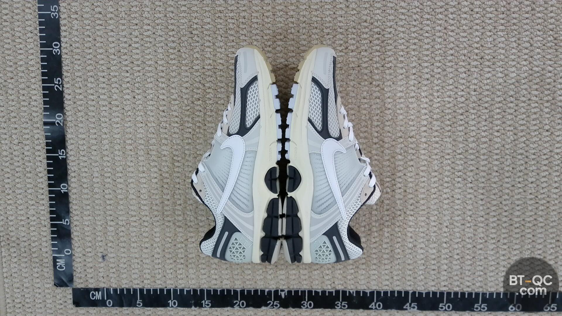 Nike Vomero 5 Sneakers QC