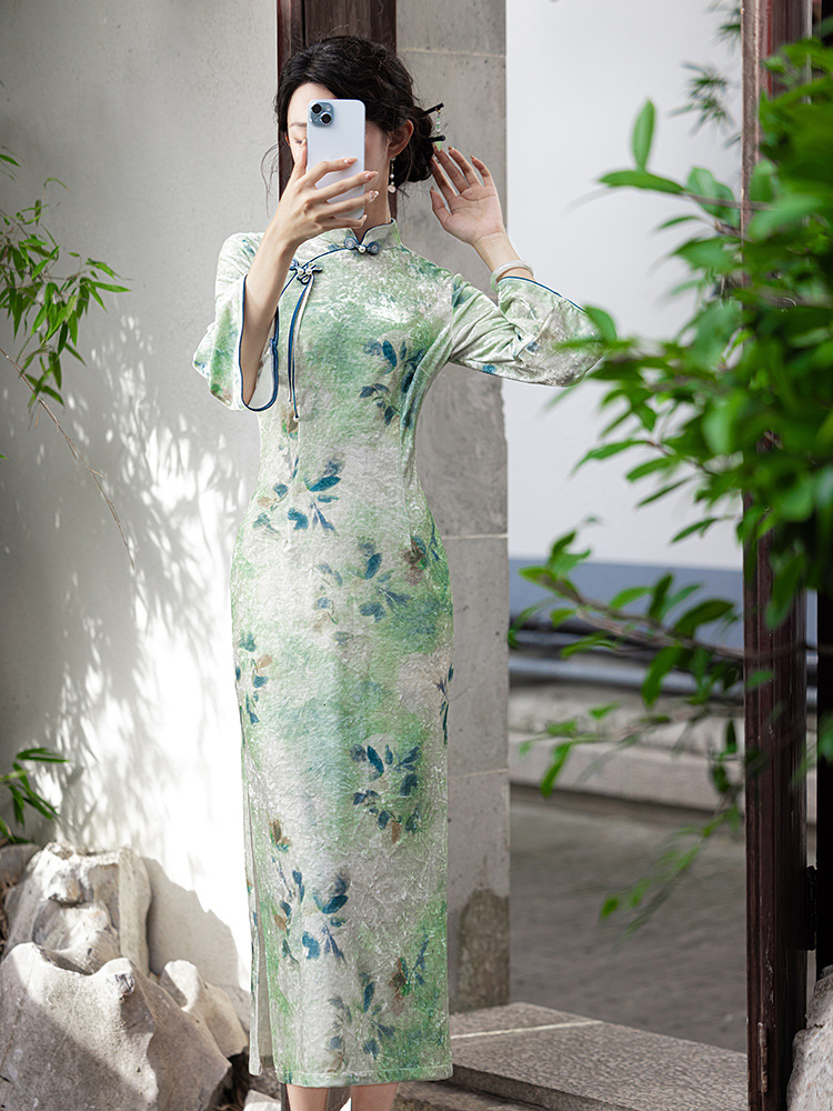 Long Sleeve Improved Plain Elegant Cheongsam 2024 Autumn Vintage Republic of China Style Elegant Velvet Printing Elegant dress
