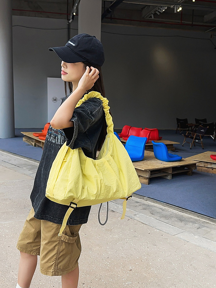 2025 New Shoulder Yoga Bag Nylon Large Capacity Travel Bag High-Looking Fashionable Simple Fitness Bag Shoulder
