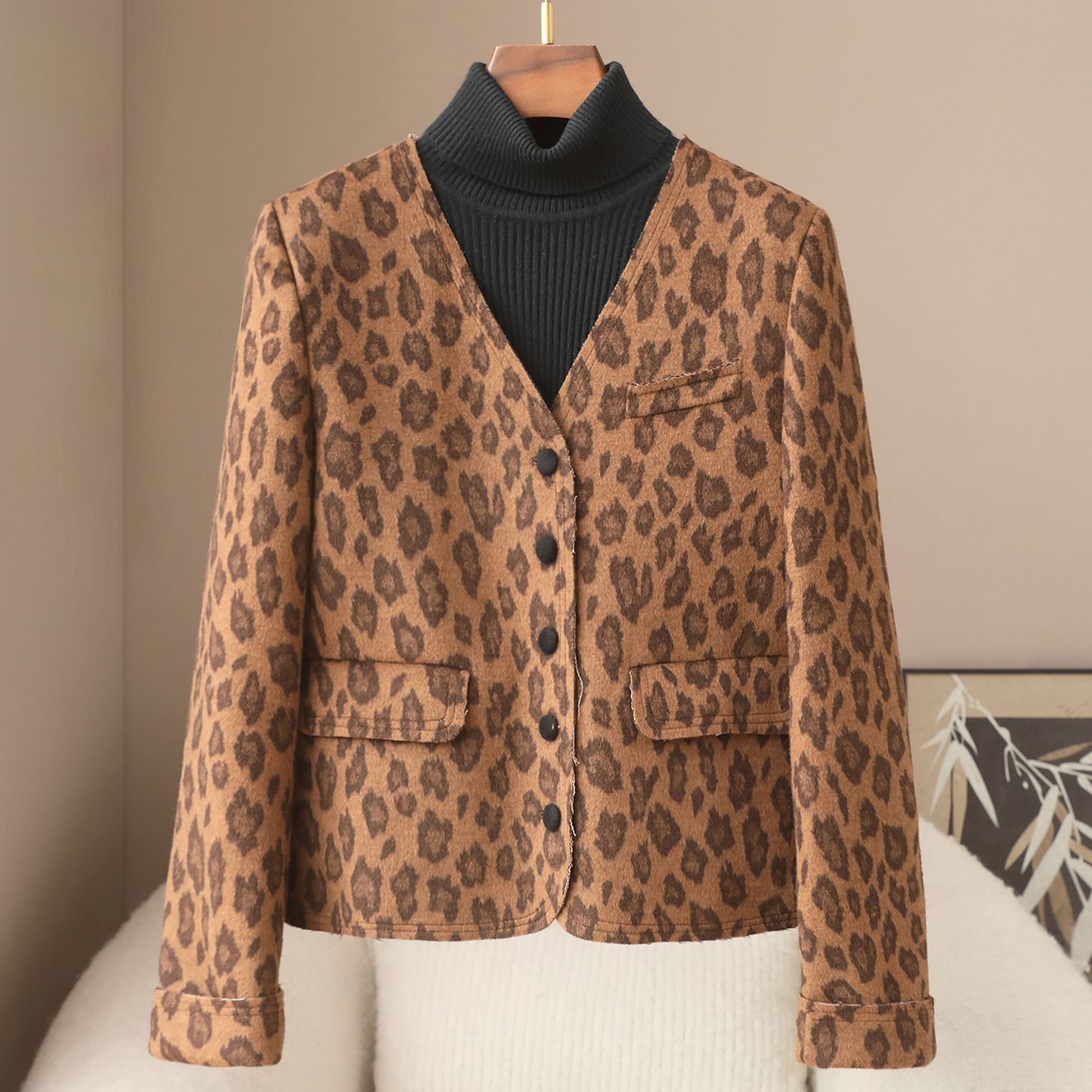 Small Quantity of Clothing: 100% Wool Casual V-Neck Double-Sided Woolen Coat, Women's Fashion High-End Leopard Print Woolen Top