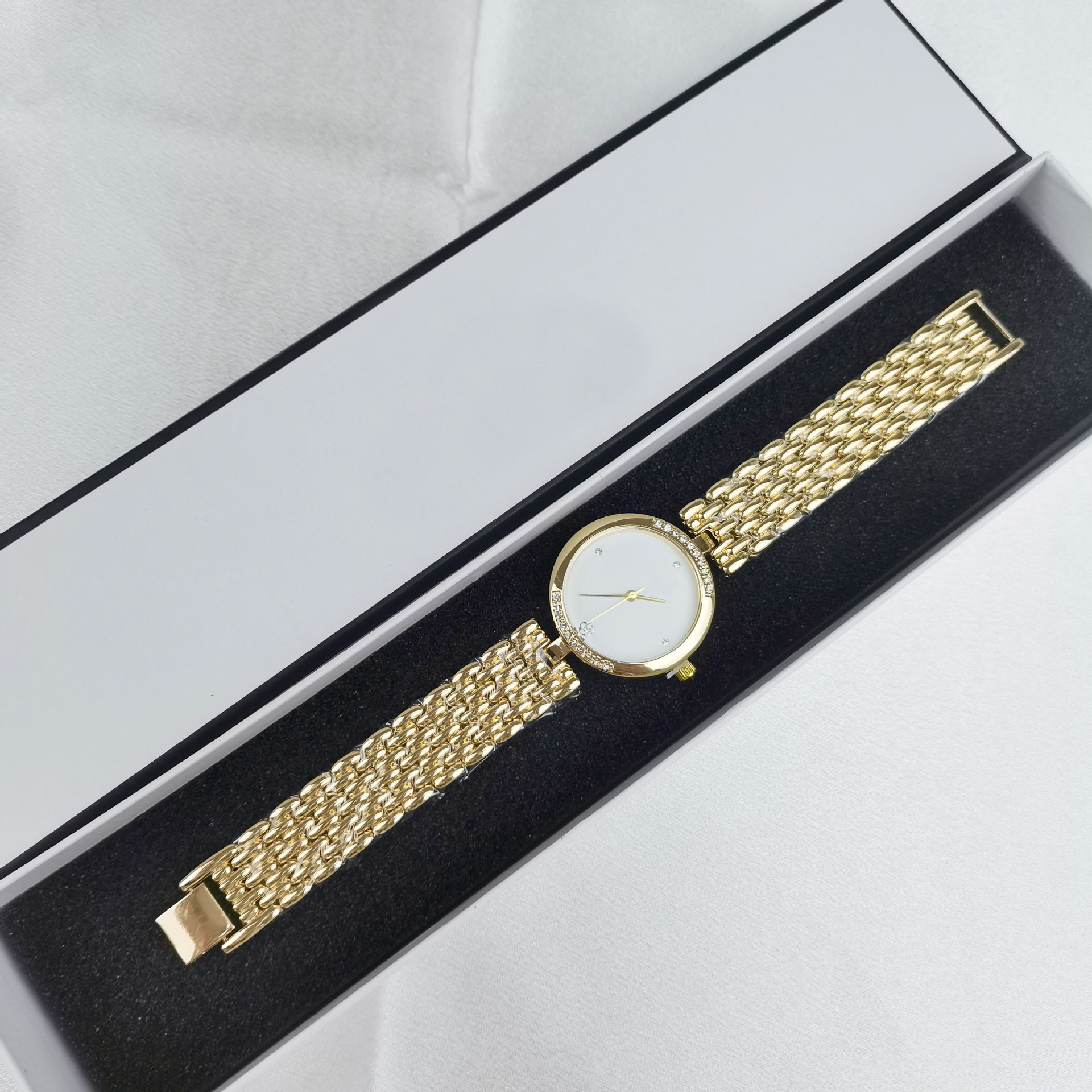Xiao Xiang style ladies watch fashion trend studded quartz watch round Korean women's watch factory direct sale