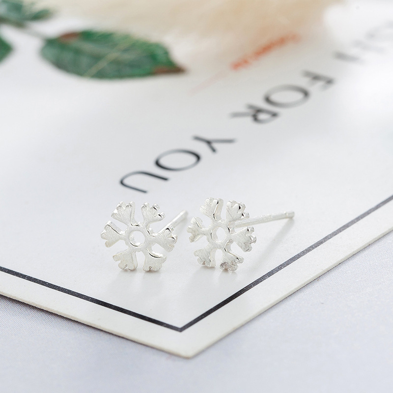 New South Korea trend simple fashion silver small stud earrings wholesale beautiful Korean snowflake stud earrings simple copper
