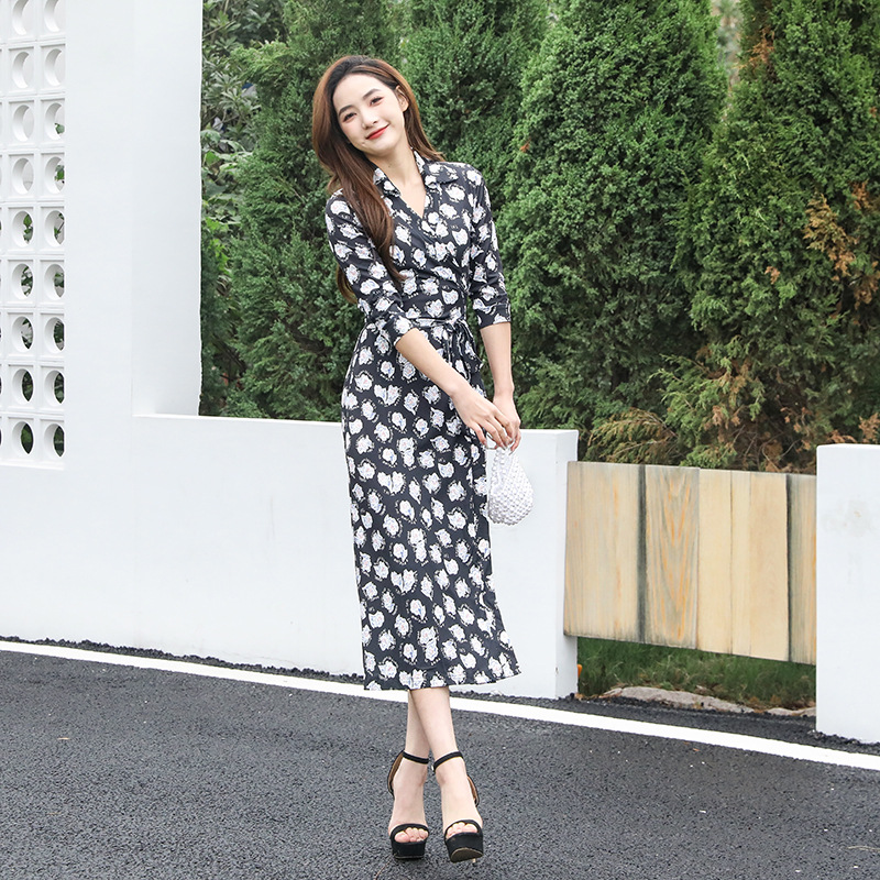 Dress 2023 Spring Black and White Garden Rose Urban Style POLO Neck Elegant Slimming Lace-Up Wrap Dress