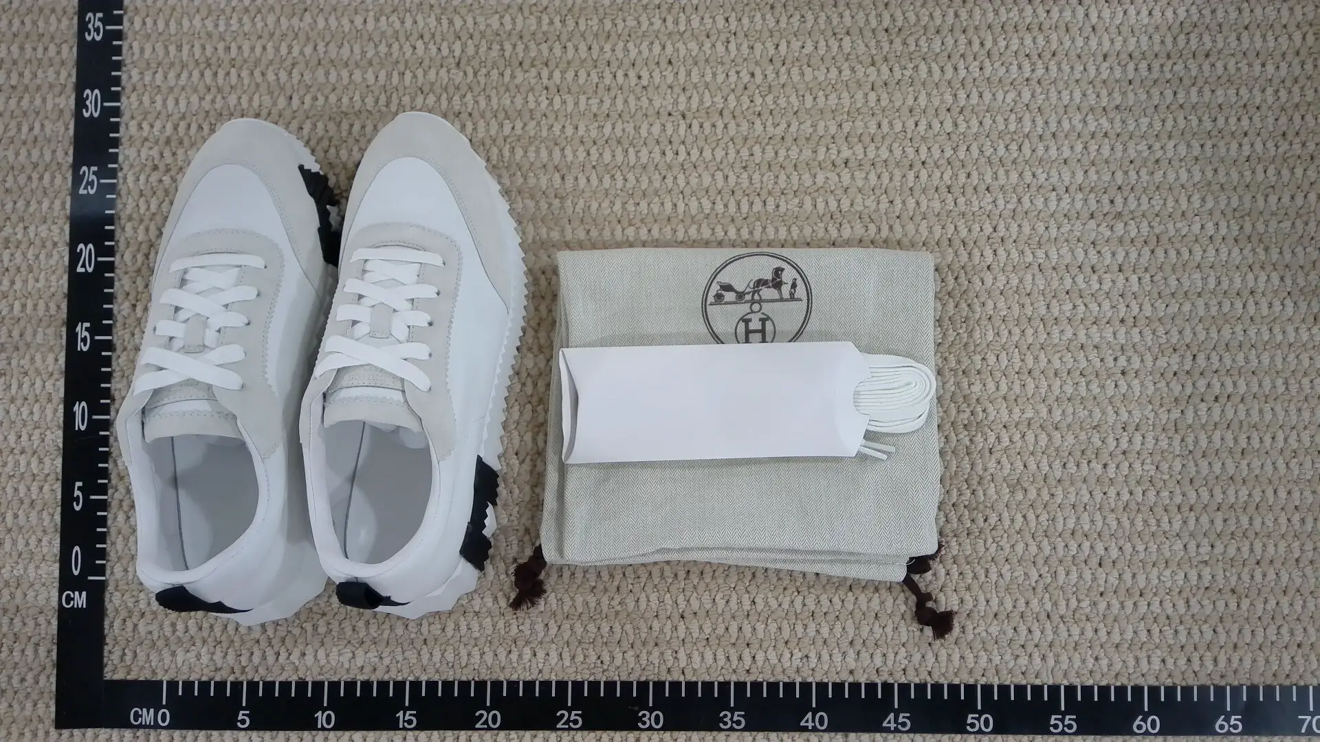 Neo's self owned H home Bouncibg/black and white/imported leather (comfortable, versatile)